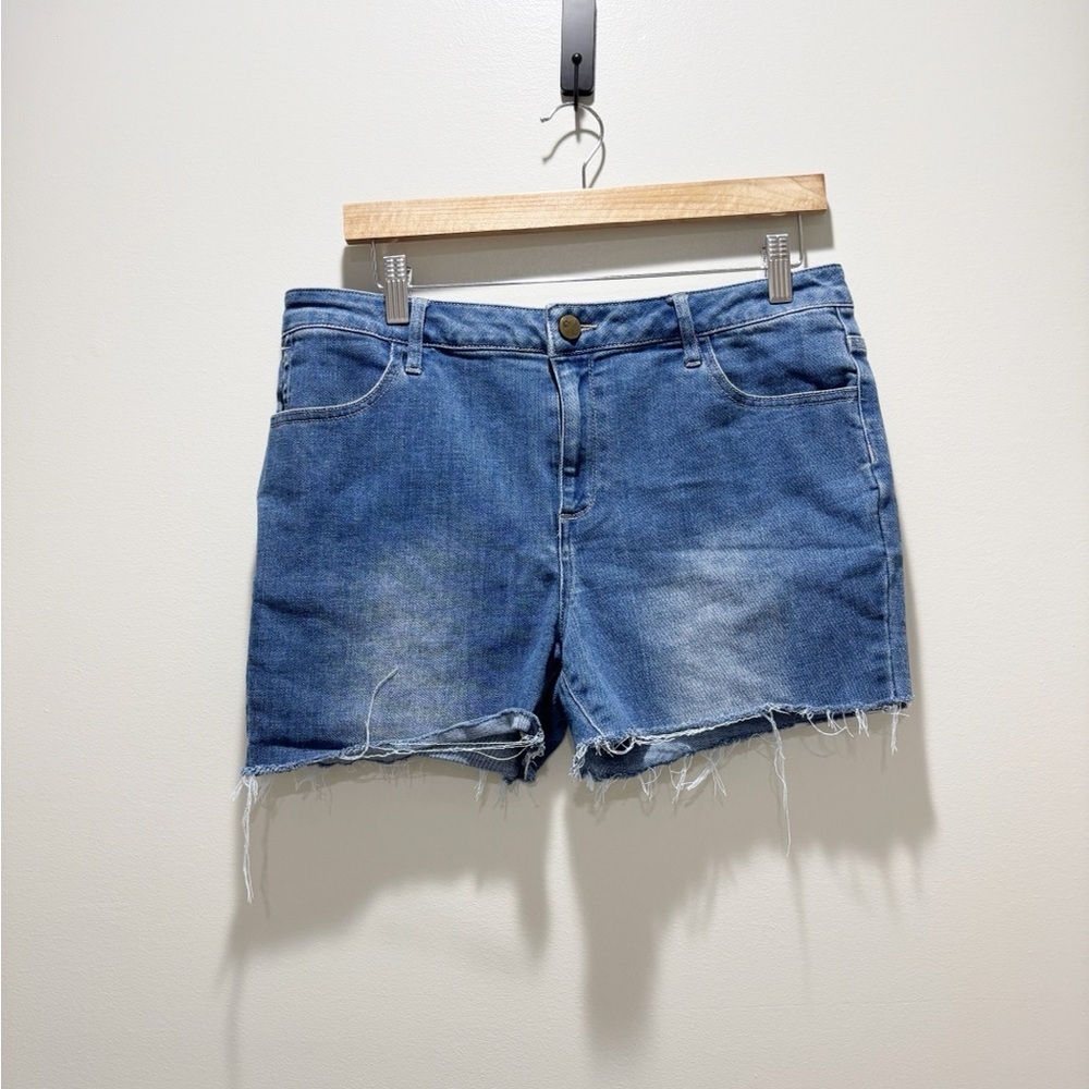 LOGO by Lori Goldstein Frayed Hem Cut Off Jean Shorts Size 14